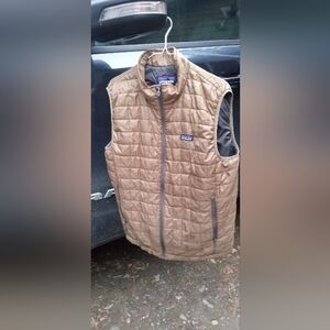 Men's Patagonia, thin puffy Vest, bronze, L